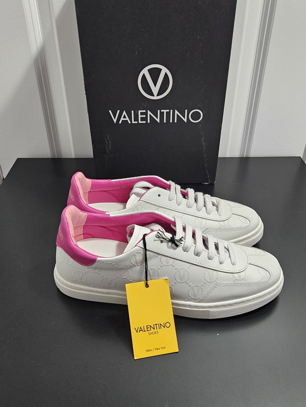 NIB Women's Valentino Giuditta Monogram Leather Sneakers Size 8.5M